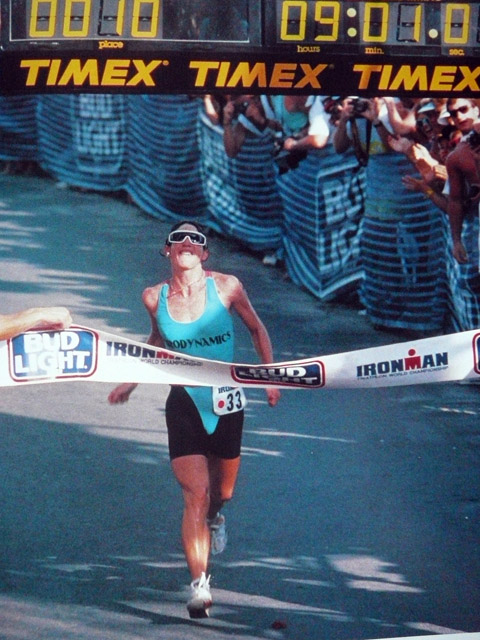 rok 1988, Paula Newby Fraser dobíhá za 9:01, 01, 11.místo v celkovém pořadí!